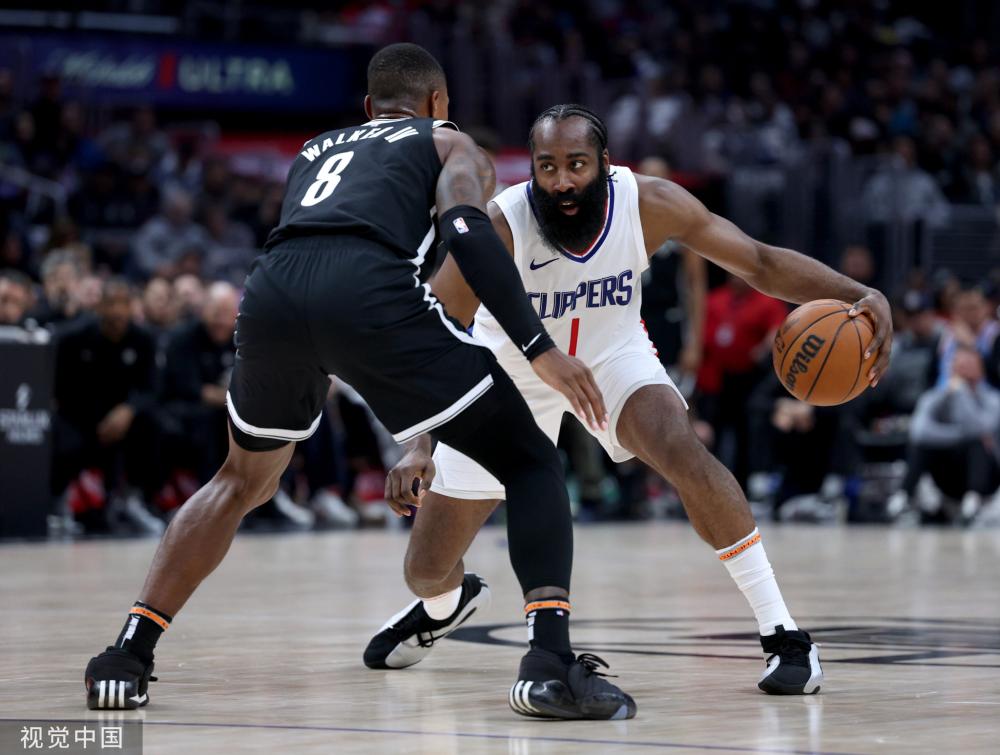 两位年轻选 两位年轻选