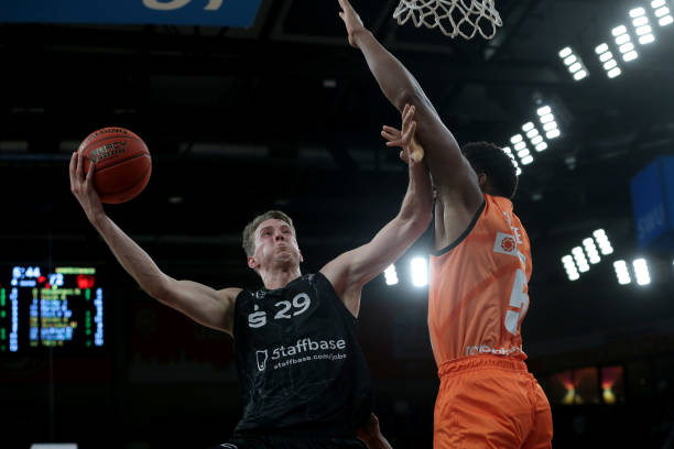 坚持合作与 坚持合作与