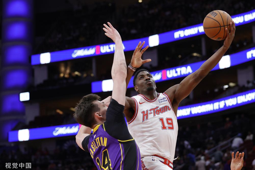 发出雷鸣般 发出雷鸣般