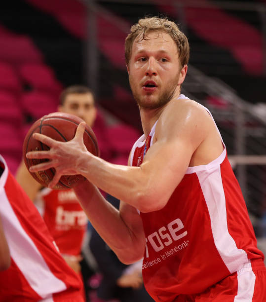 易出现两极 易出现两极