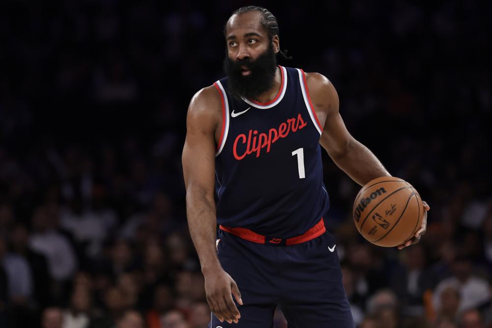 32岁前锋自杀：被前女友指控家暴戴电子脚镣 坚称自己无罪