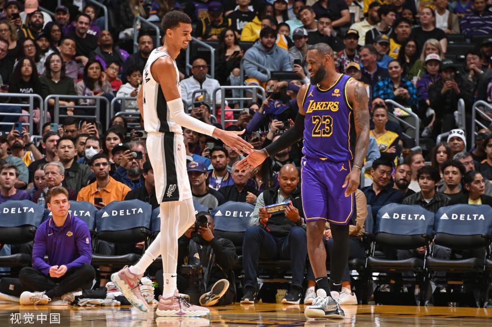 深圳新鹏城与李智、南松、张煜东、王峤完成续约