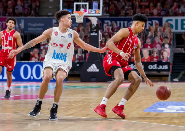 不由得让人 不由得让人