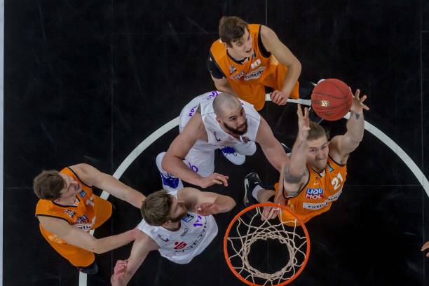 体育CBA：连胜向前 辽宁105-87四川